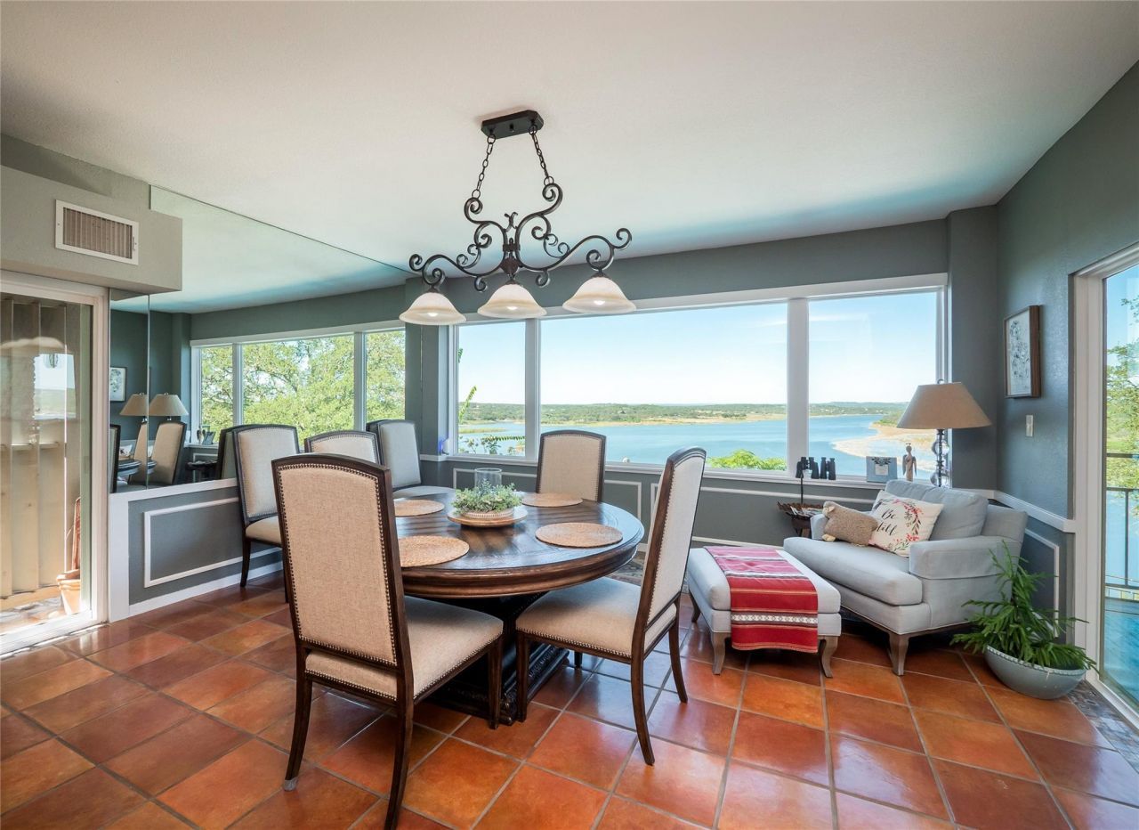 427 Coventry Rd, Spicewood, TX 78669 Main Photo