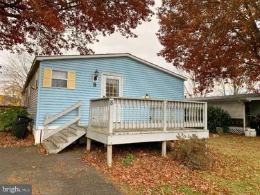 8 MIDLAND DRIVE, MILLERSBURG, PA 17061