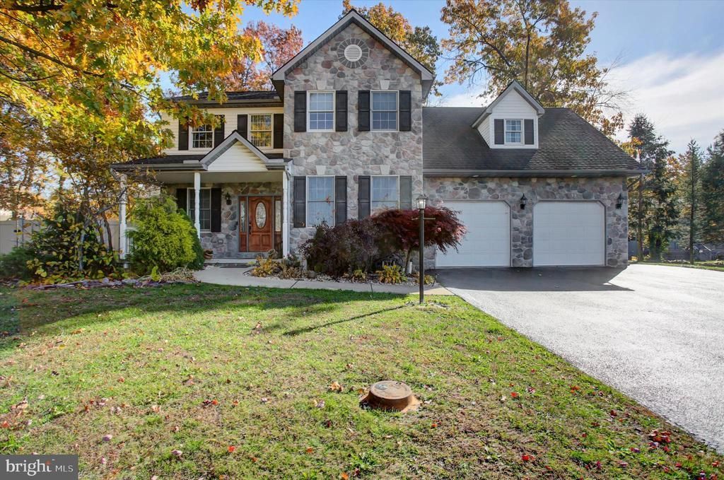 642 Eric Drive, Shippensburg, PA 17257 Main Photo