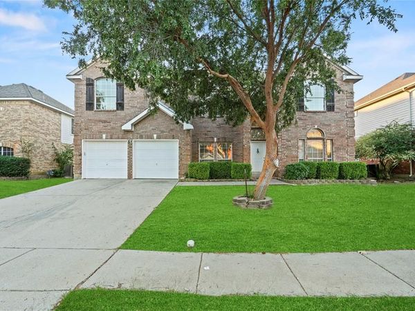 204 Autumnwood Drive, Mansfield, TX 76063