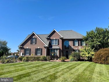 3325 MUIRFIELD DRIVE, CHAMBERSBURG, PA 17202