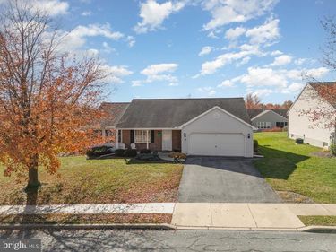 15 LAKEVIEW DRIVE, MYERSTOWN, PA 17067