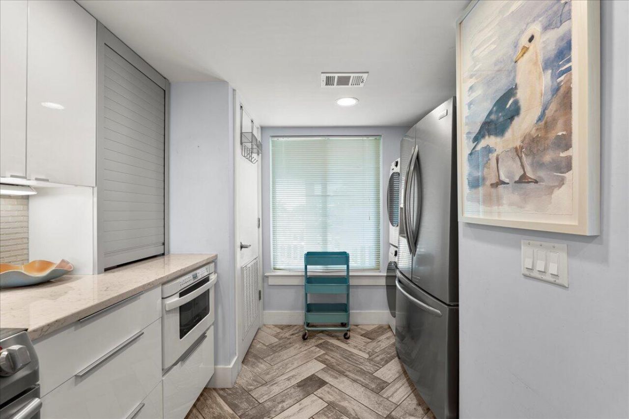 4 Harbor Drive Photo 12