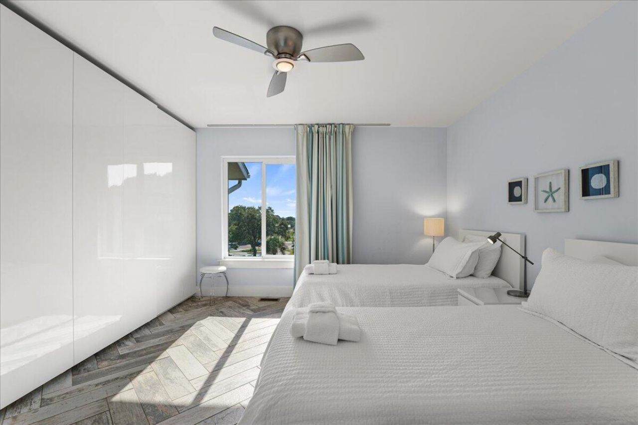 4 Harbor Drive Photo 20