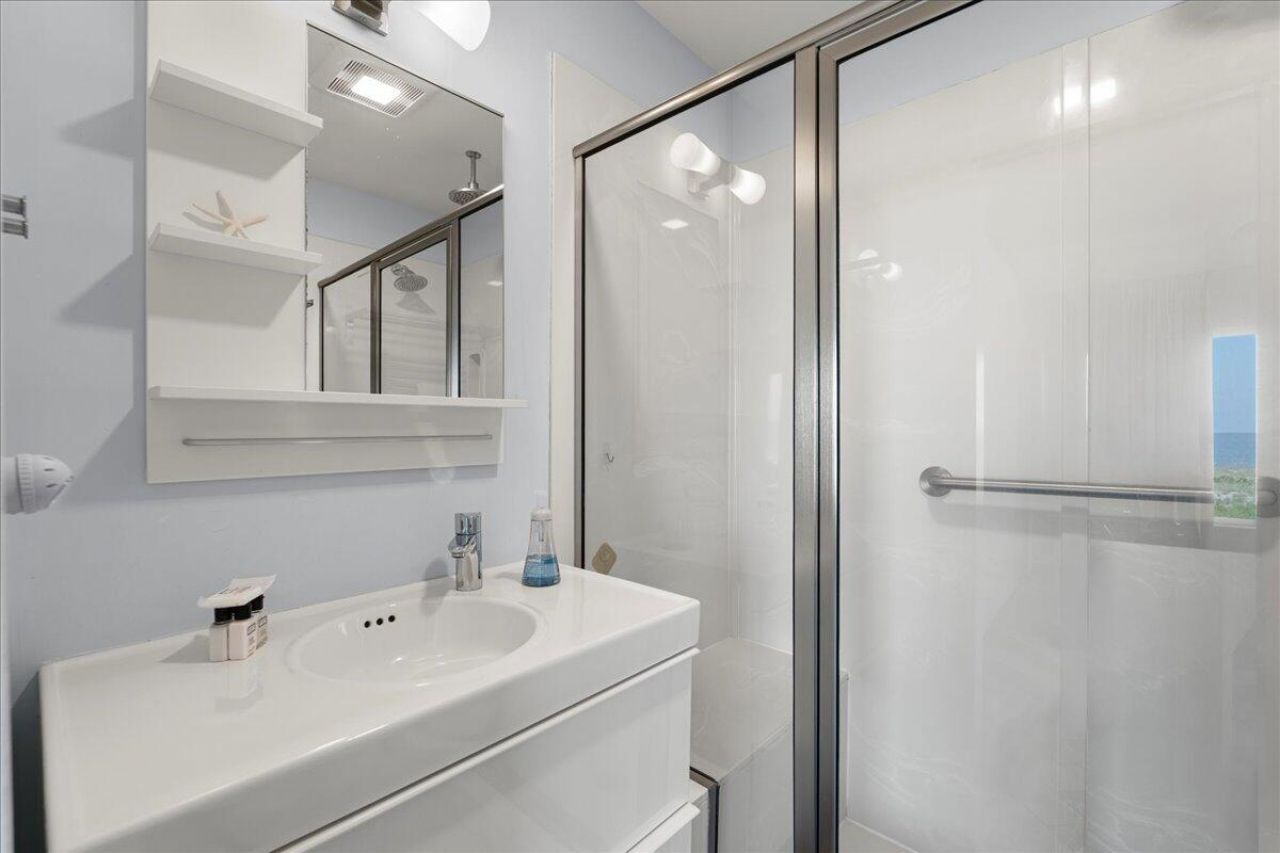 4 Harbor Drive Photo 26