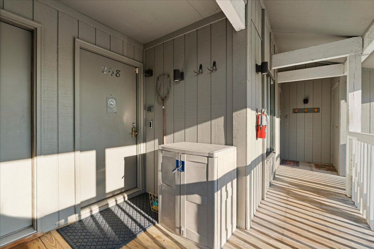 4 Harbor Drive Photo 6