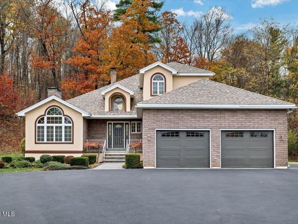 1306 Putnam Road, Schenectady, NY 12306