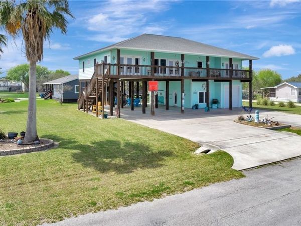 23 Macey Street , Port O'Connor, TX 77982