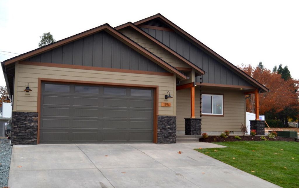 195 SW Rock Gulch Road, Grants Pass, OR 97527 Main Photo