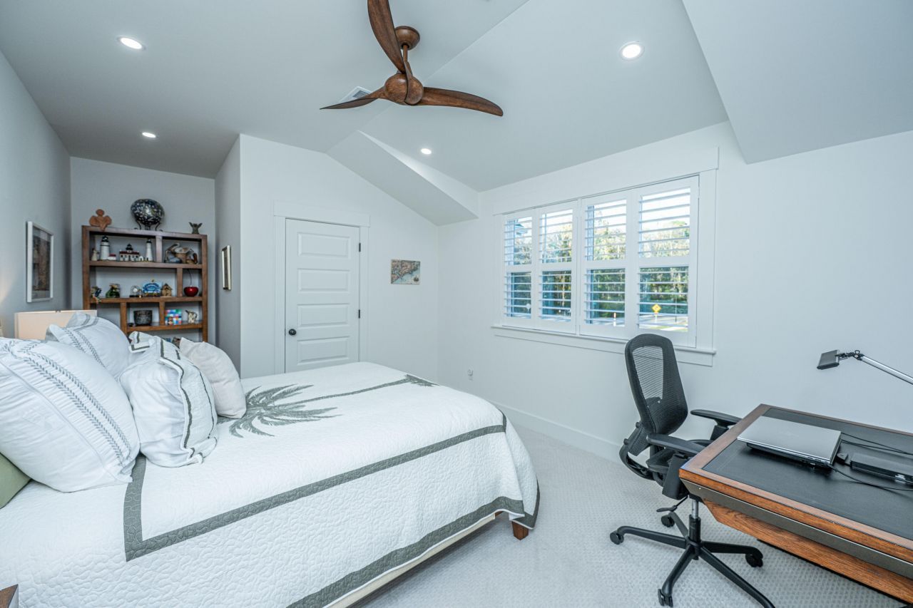 204 Saunter Court Photo 39