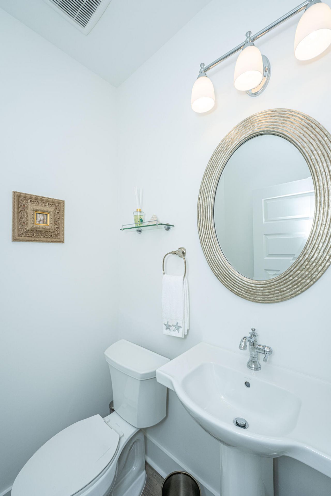 204 Saunter Court Photo 9