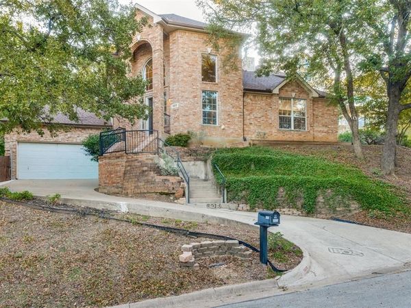 1805 Old Oak Drive, Arlington, TX 76012