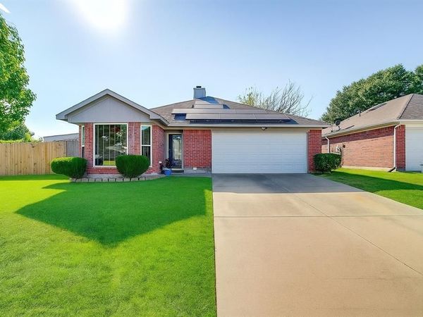 1008 Miles Avenue, Burleson, TX 76028