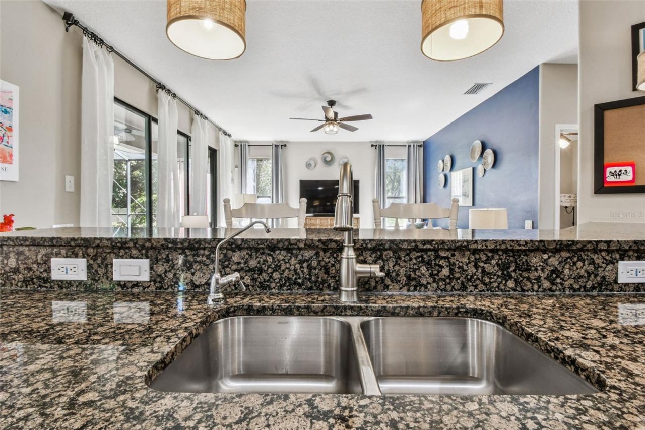 15613 N Himes Avenue, Tampa, FL 33618 Photo