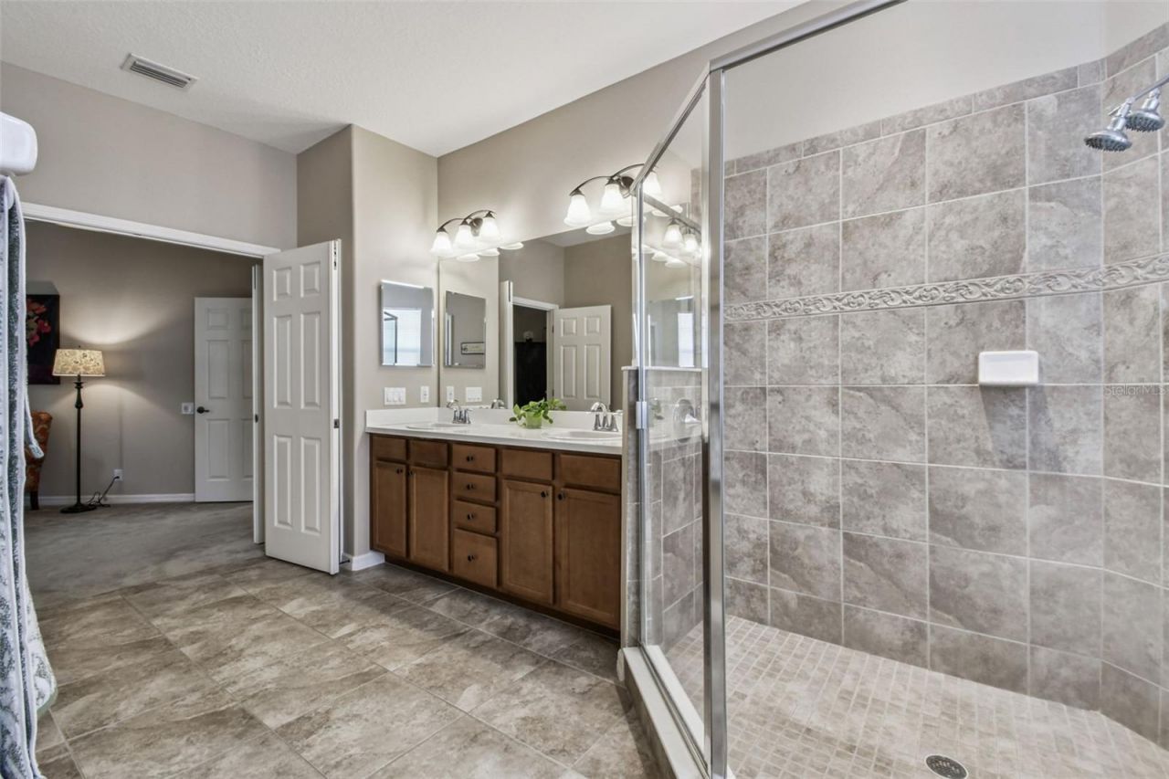 15613 N Himes Avenue, Tampa, FL 33618 Photo