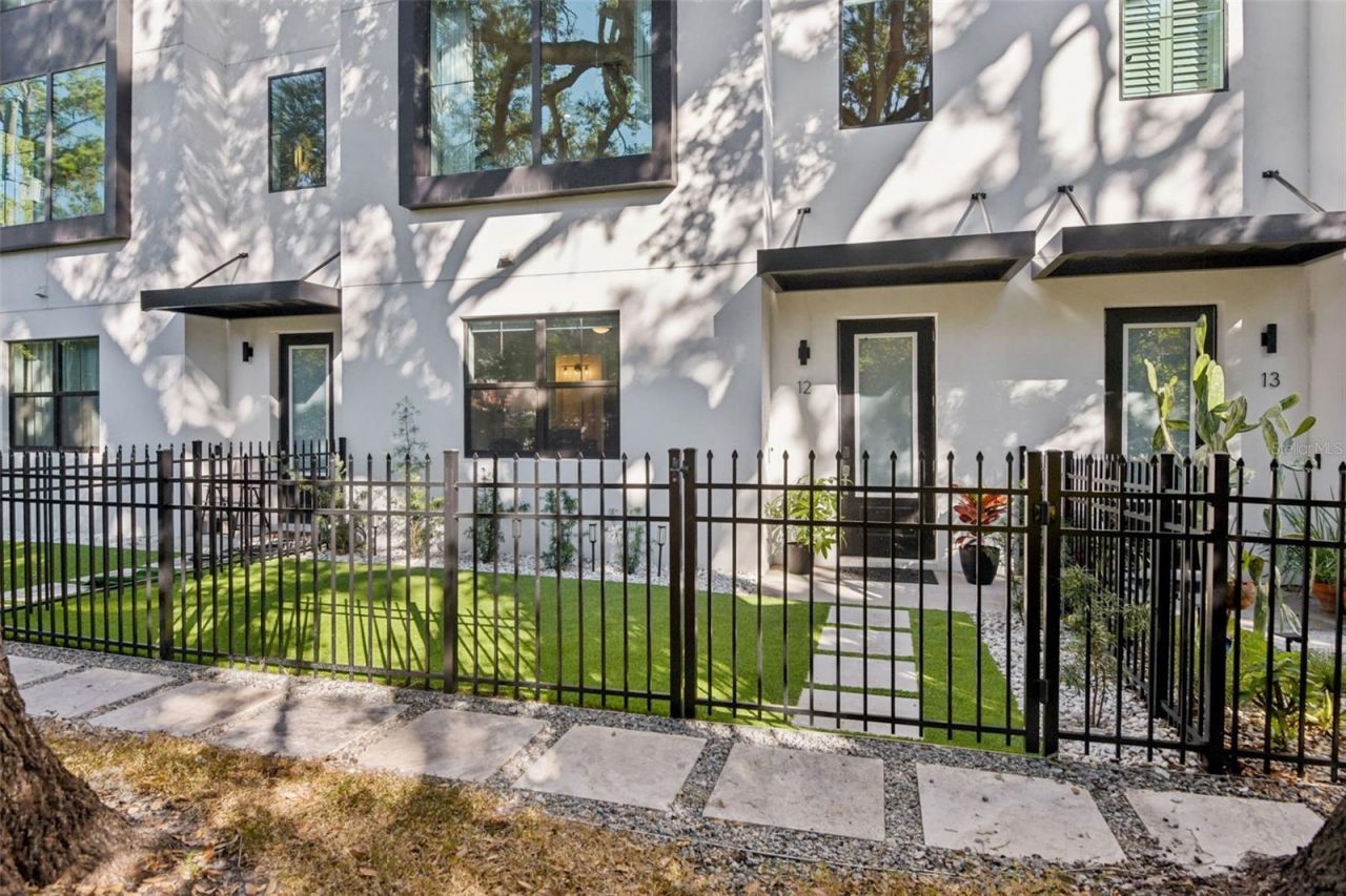 2851 W Gandy Boulevard, Unit 12, Tampa, FL 33611 Main Photo