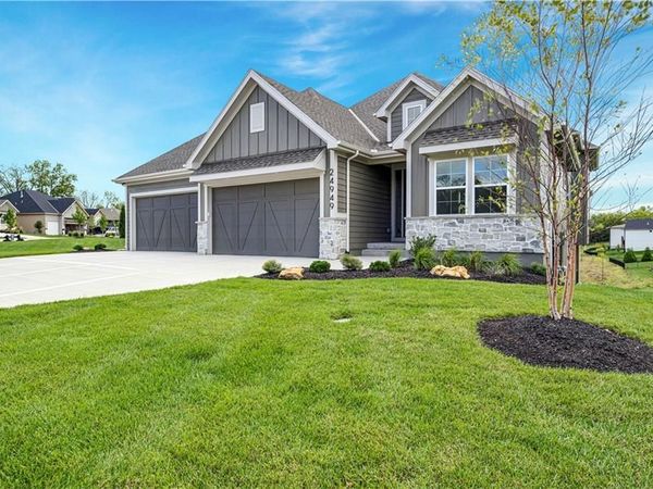 24949 W 98th Place, Lenexa, KS 66227