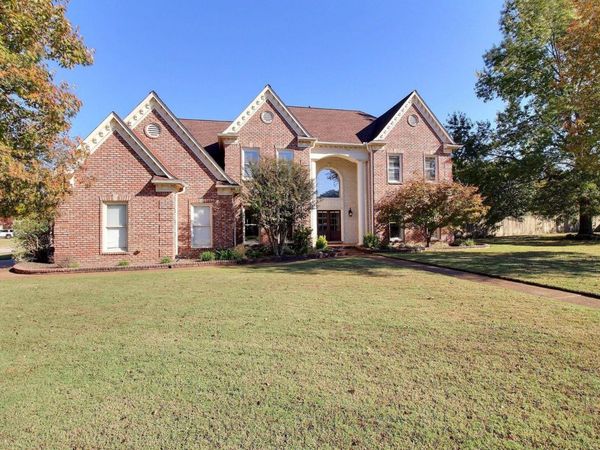 1670 ELK RIVER DR, Collierville, TN 38017