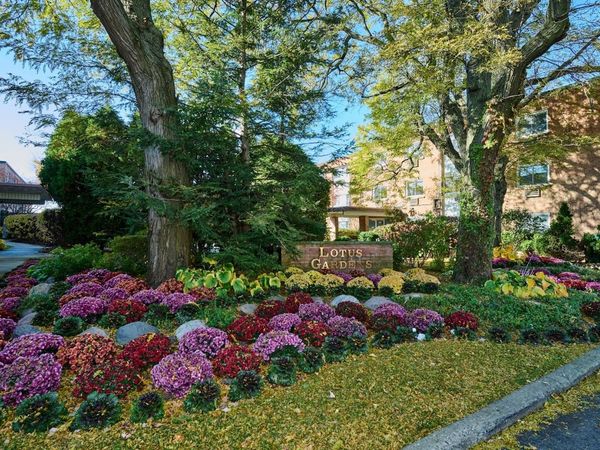8541 Lotus Avenue, Unit 712, Skokie, IL 60077