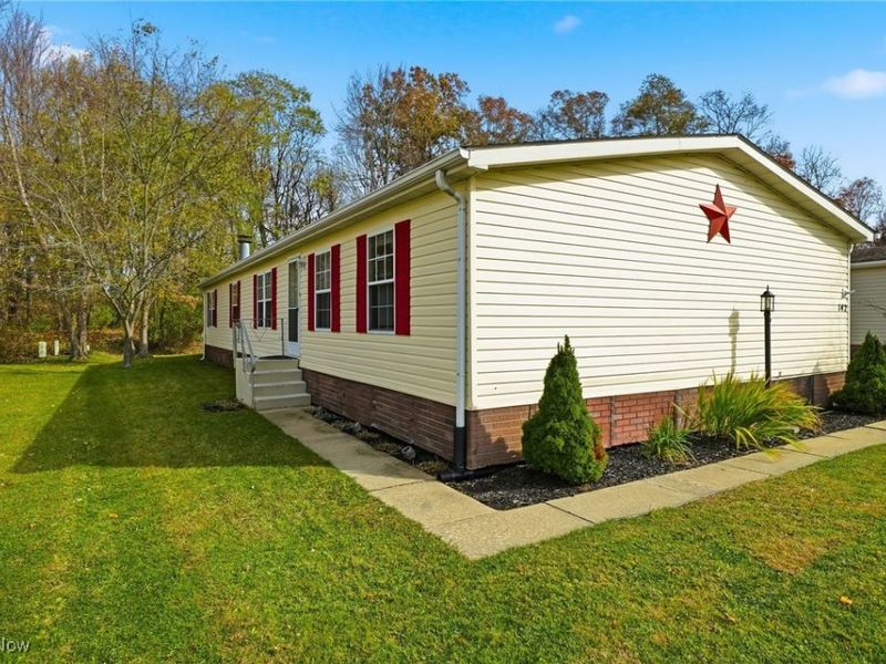 142 Oaktree Lane, Hiram, OH 44234 Photo 1