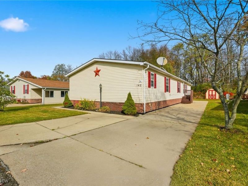 142 Oaktree Lane, Hiram, OH 44234 Photo 2
