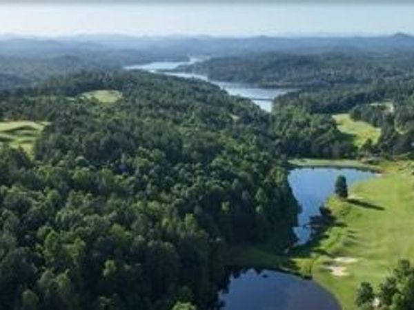 68 Wards Pond Way, Toccoa, GA 30577