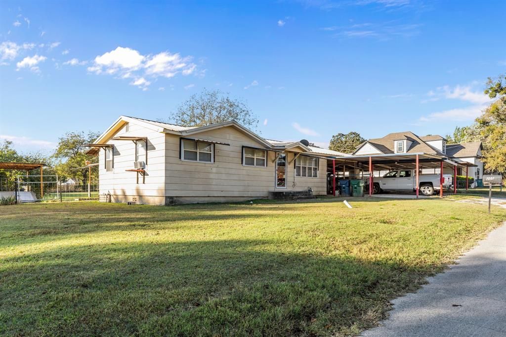 205 College Street, Chico, TX 76431 Main Photo