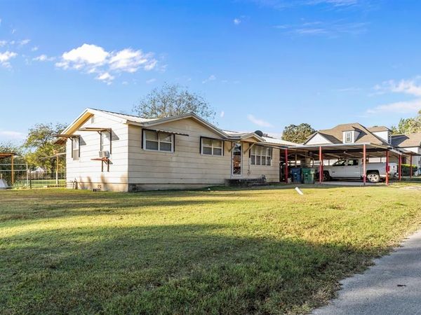 205 College Street, Chico, TX 76431