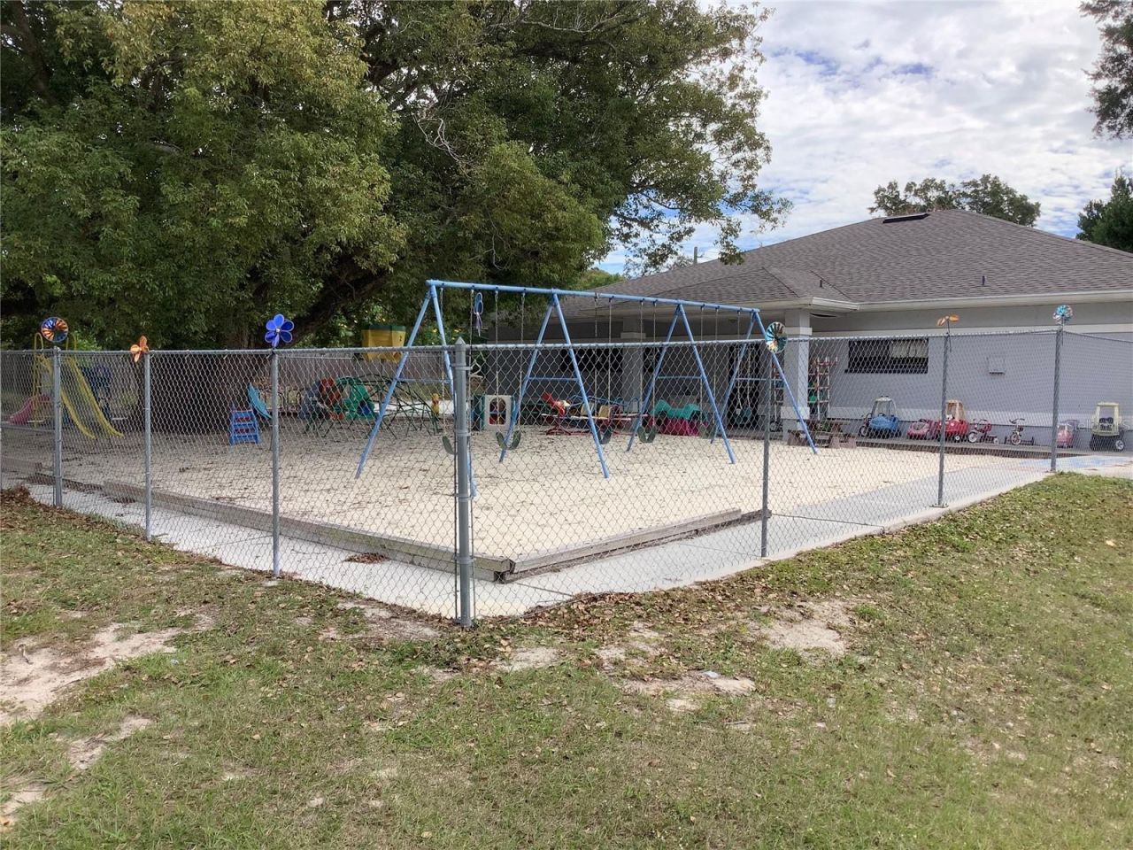 5814 8th St, Zephyrhills, FL 33542 Photo