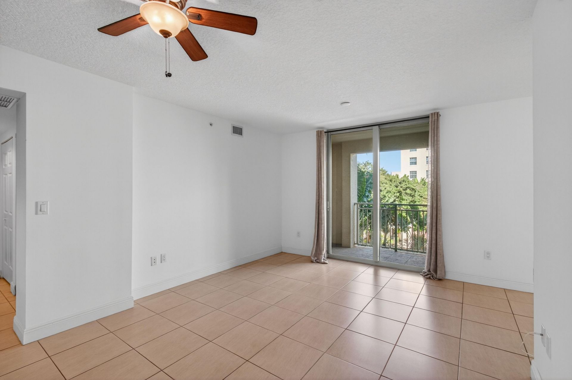 610 Clematis Street, Unit 433, West Palm Beach, FL 33401 Photo