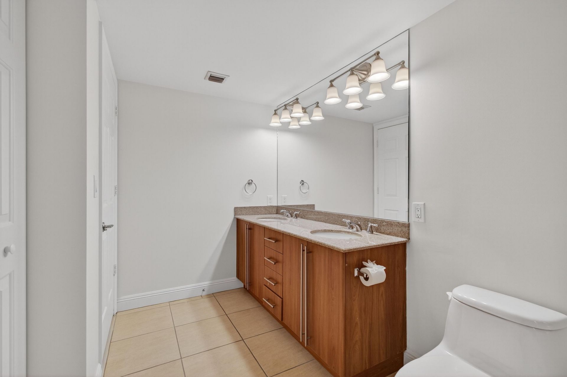 610 Clematis Street, Unit 433, West Palm Beach, FL 33401 Photo