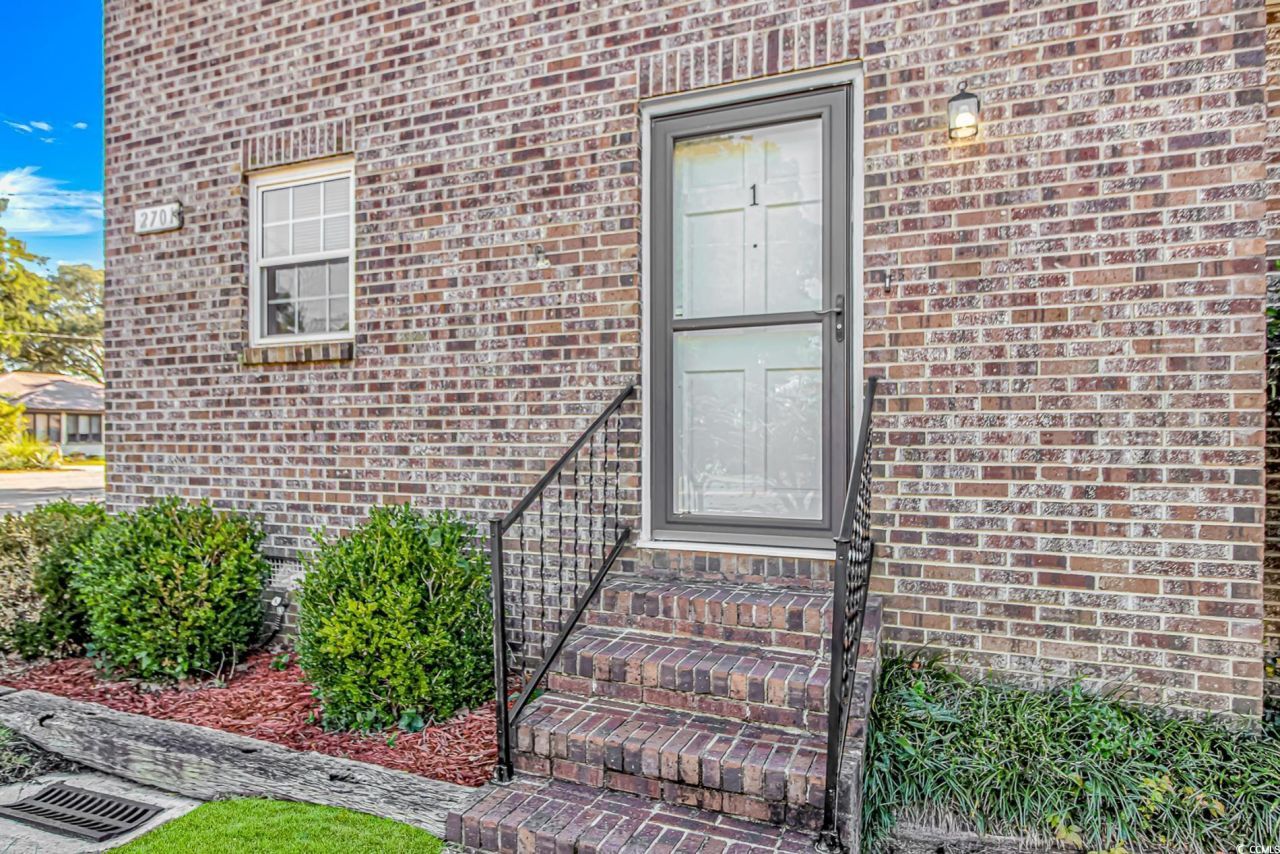 2701 Hillside Dr. S Photo 3