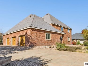 6525 Rolling Hills Court, Lincoln, NE 68512