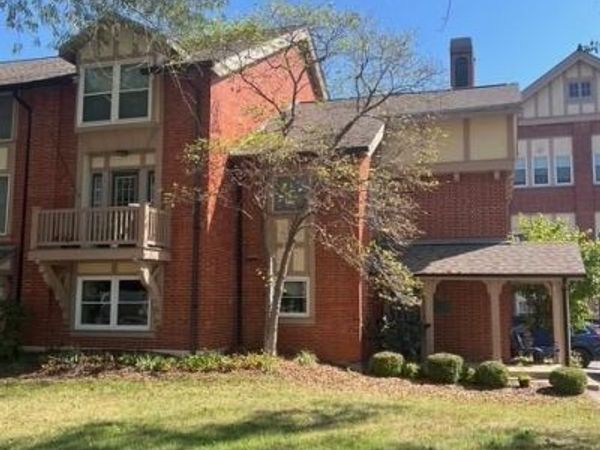 539 Colebrook Drive, Unit B, Webster Groves, MO 63119