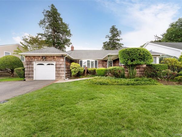 9 Eaton Road, Syosset, NY 11791