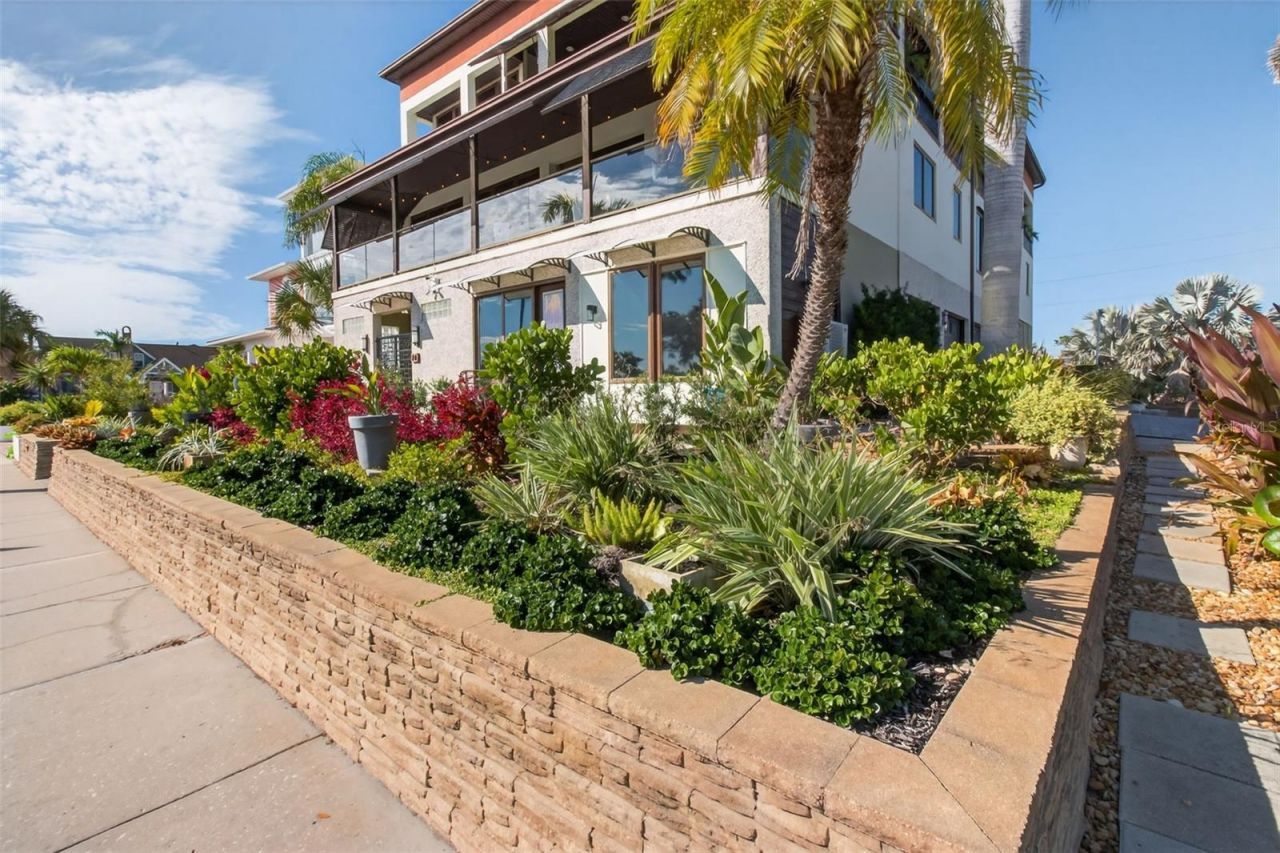 5659 Shore Boulevard S, Gulfport, FL 33707 Photo