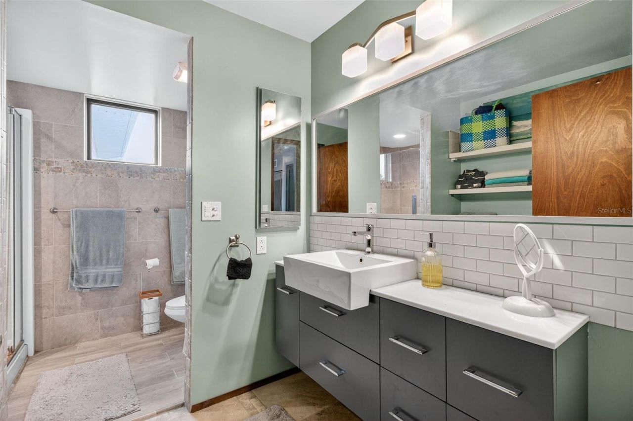 5659 Shore Boulevard S, Gulfport, FL 33707 Photo