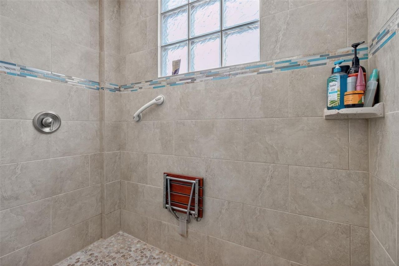 5659 Shore Boulevard S, Gulfport, FL 33707 Photo