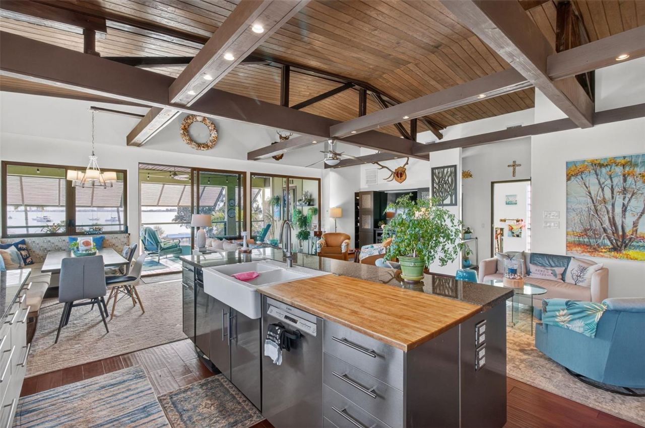 5659 Shore Boulevard S, Gulfport, FL 33707 Photo