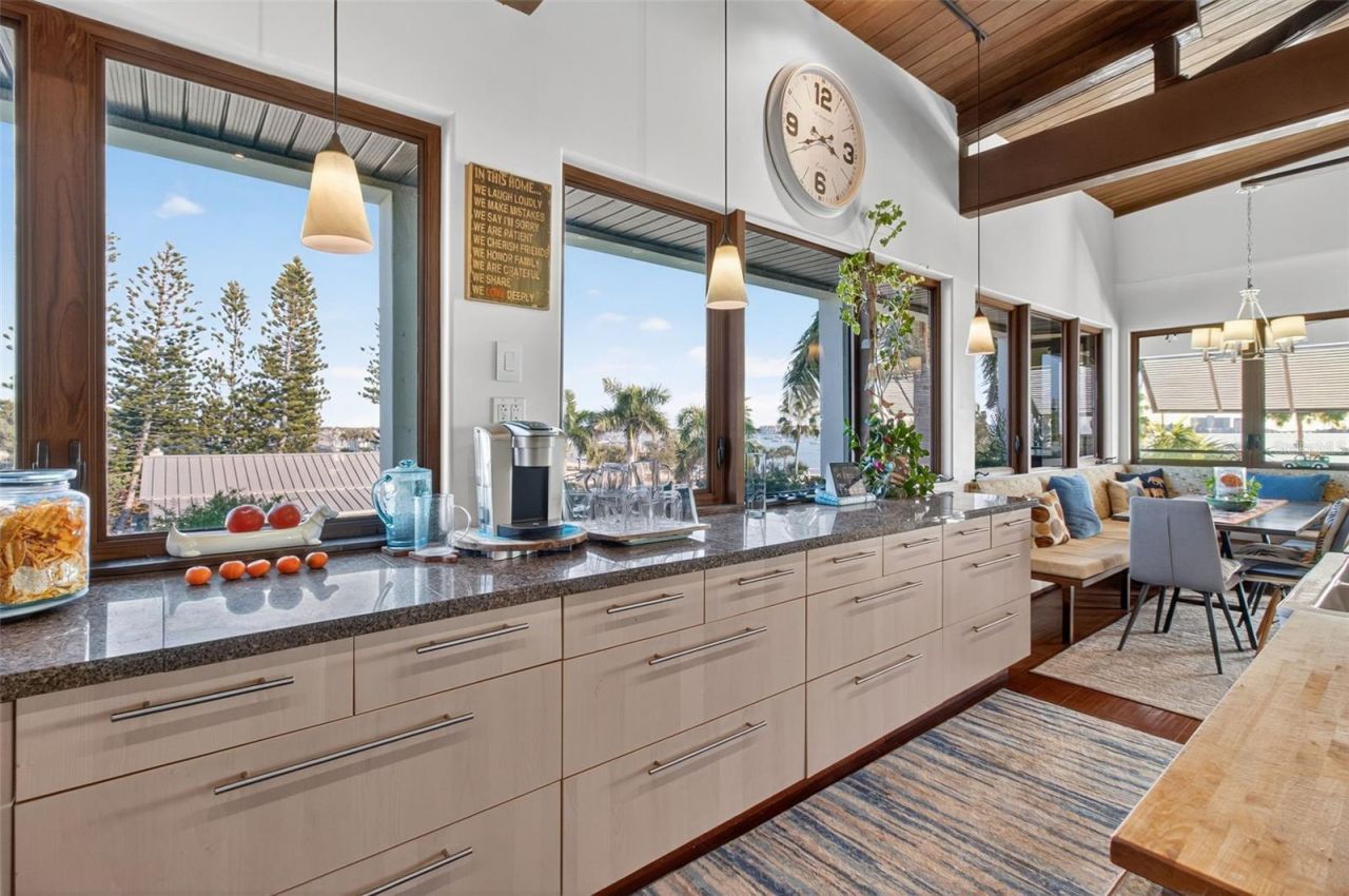 5659 Shore Boulevard S, Gulfport, FL 33707 Photo