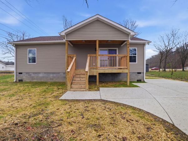 104 Fairground Dr, Waverly, TN 37185