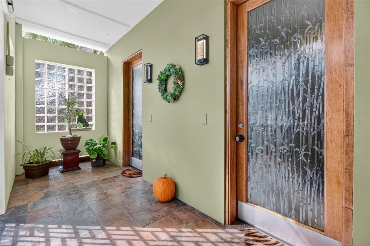 5659 Shore Boulevard S, Gulfport, FL 33707 Photo