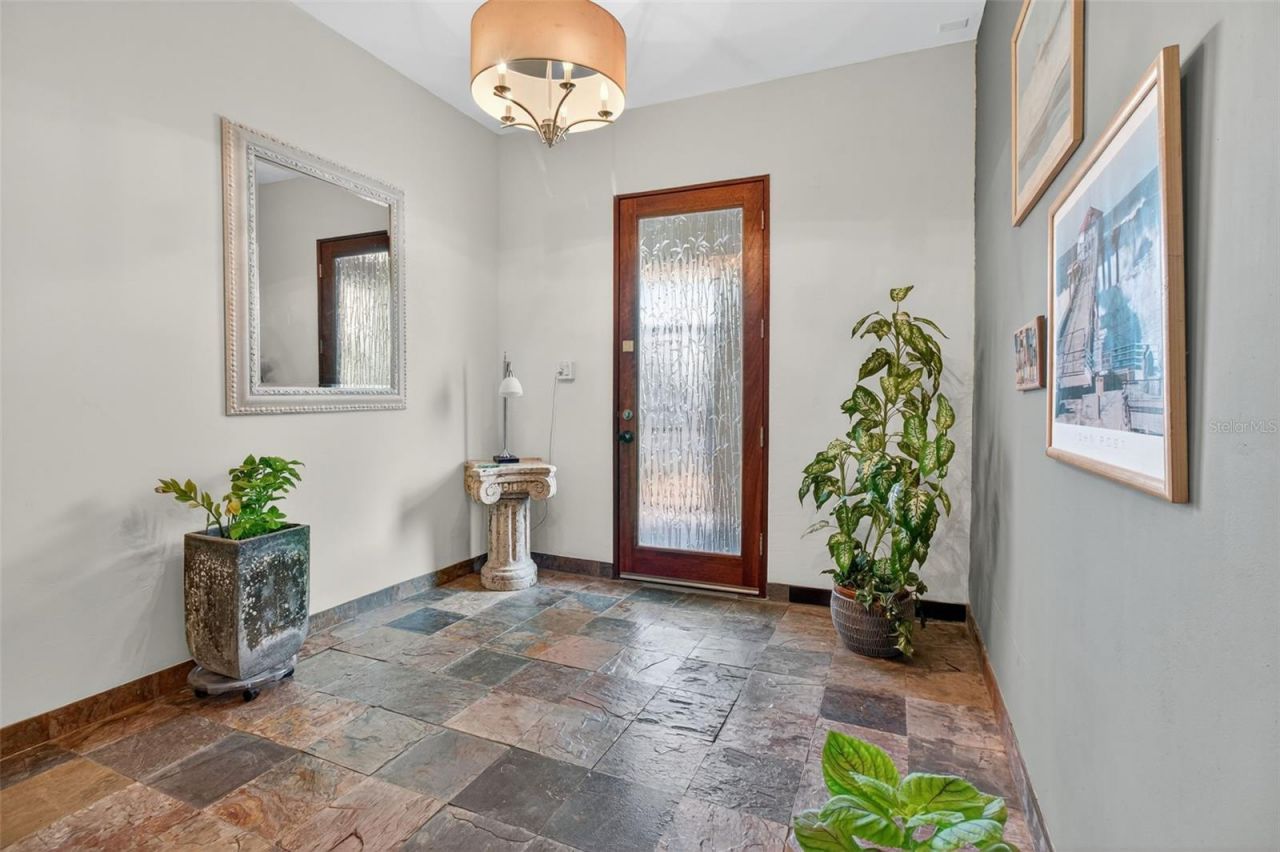 5659 Shore Boulevard S, Gulfport, FL 33707 Photo