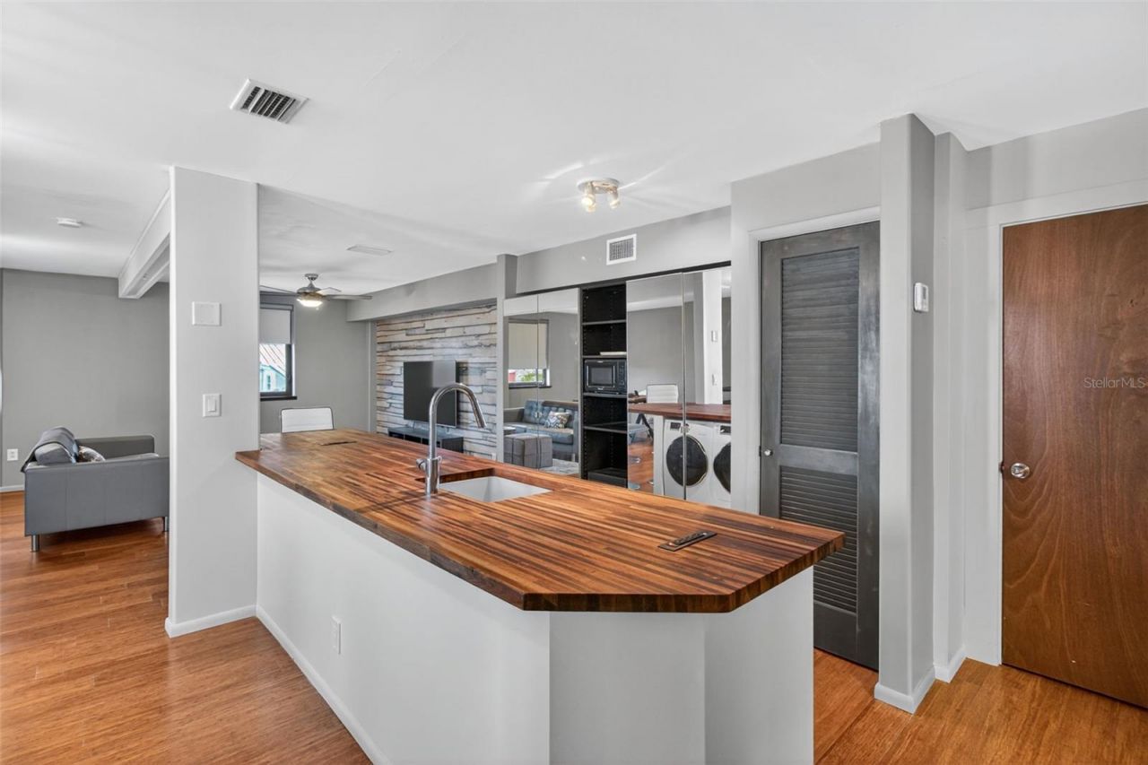 5659 Shore Boulevard S, Gulfport, FL 33707 Photo