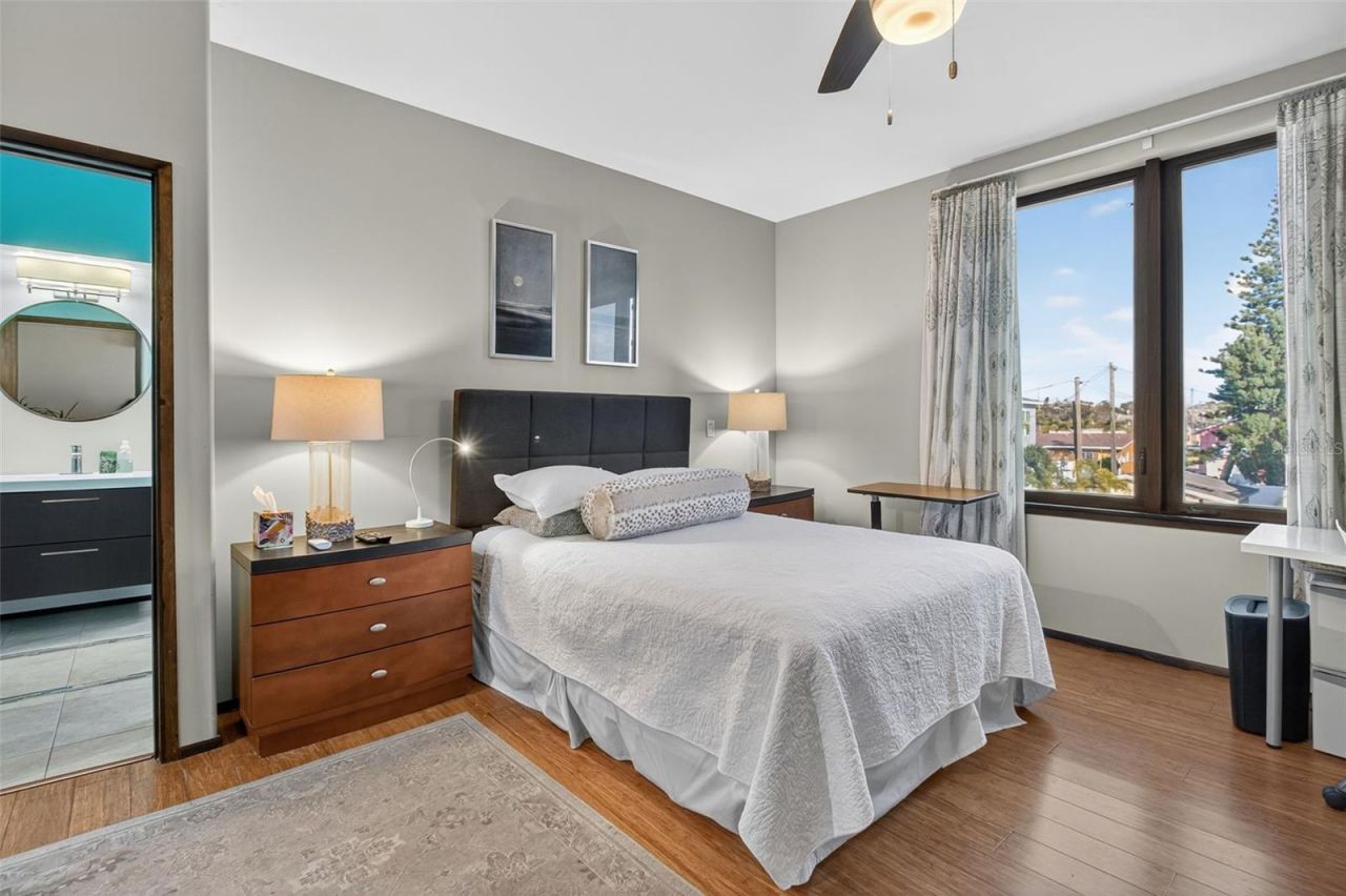 5659 Shore Boulevard S, Gulfport, FL 33707 Photo