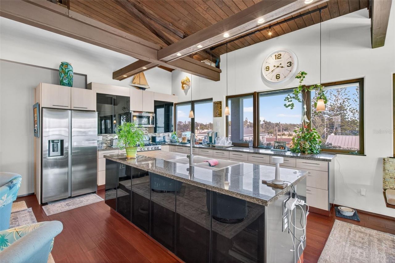 5659 Shore Boulevard S, Gulfport, FL 33707 Photo