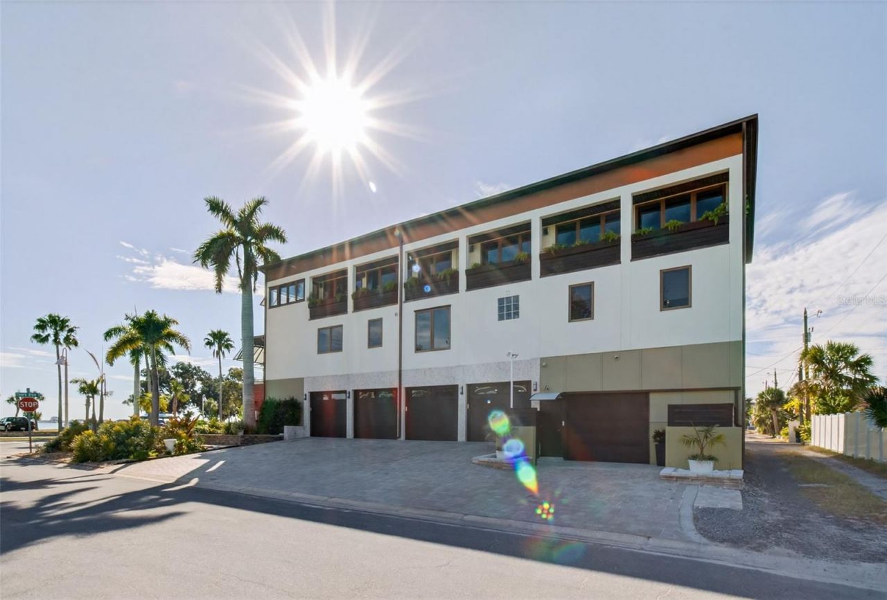 5659 Shore Boulevard S, Gulfport, FL 33707 Photo