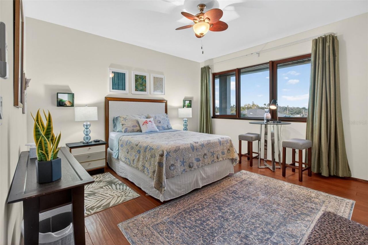 5659 Shore Boulevard S, Gulfport, FL 33707 Photo