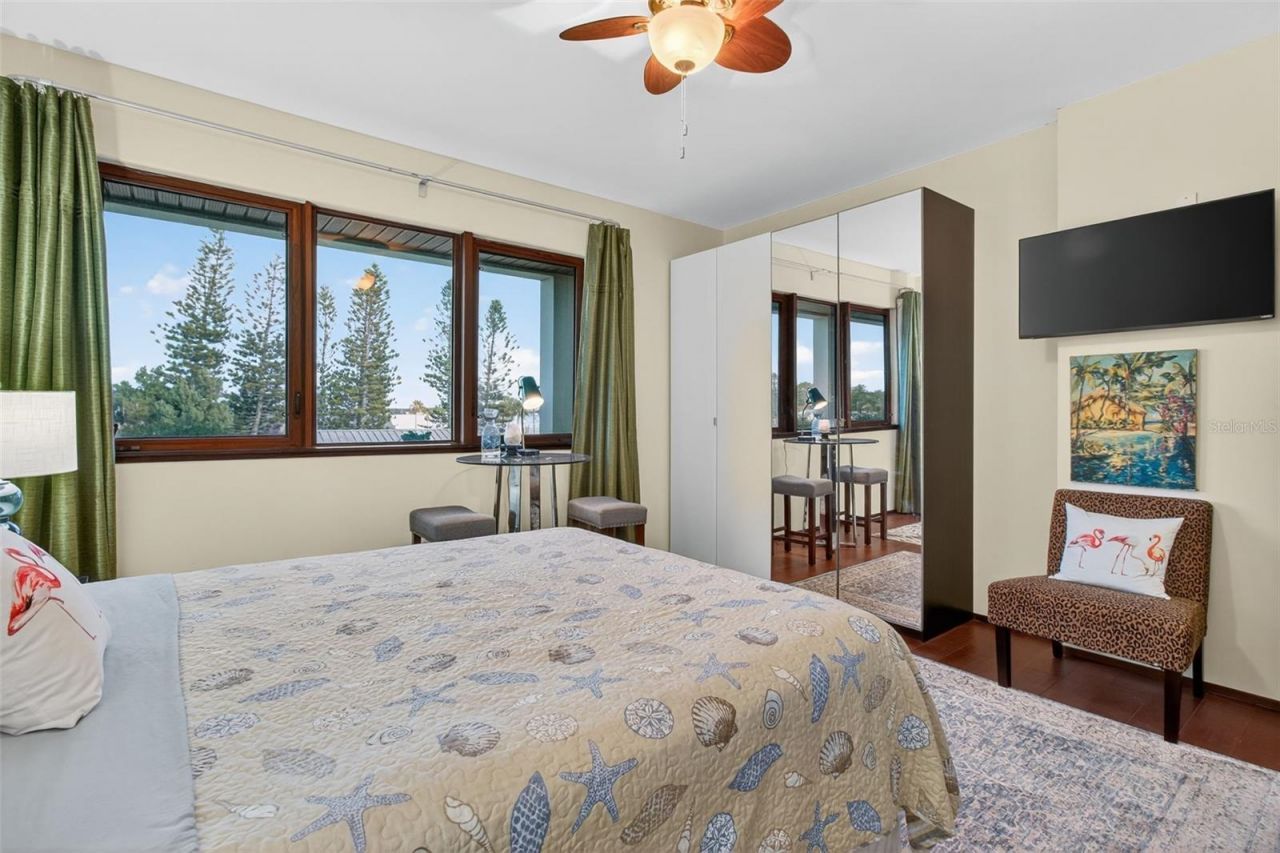 5659 Shore Boulevard S, Gulfport, FL 33707 Photo