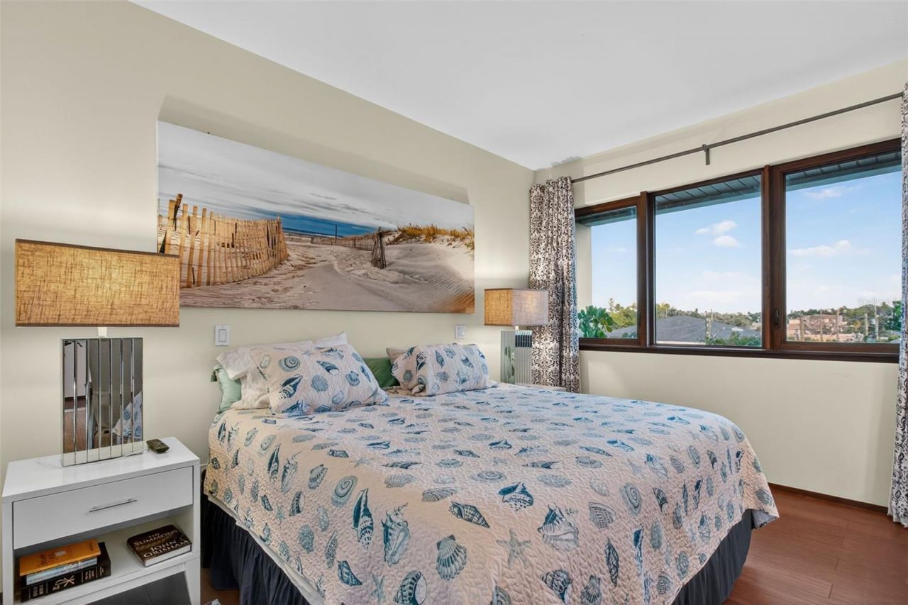 5659 Shore Boulevard S, Gulfport, FL 33707 Photo